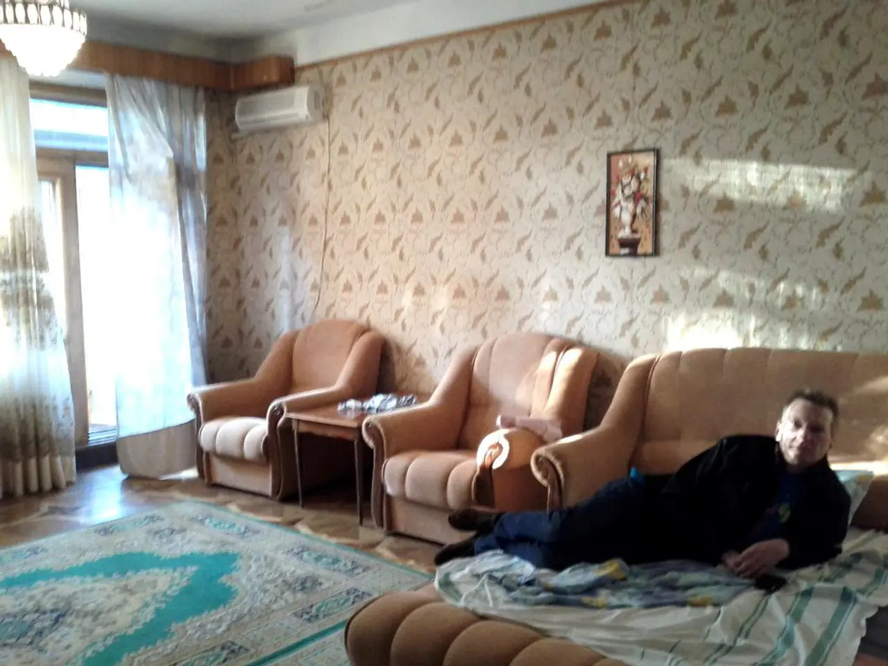 Dismissing open-plan design as tasteless, the white-themed living room of Shakira has rekindled my...