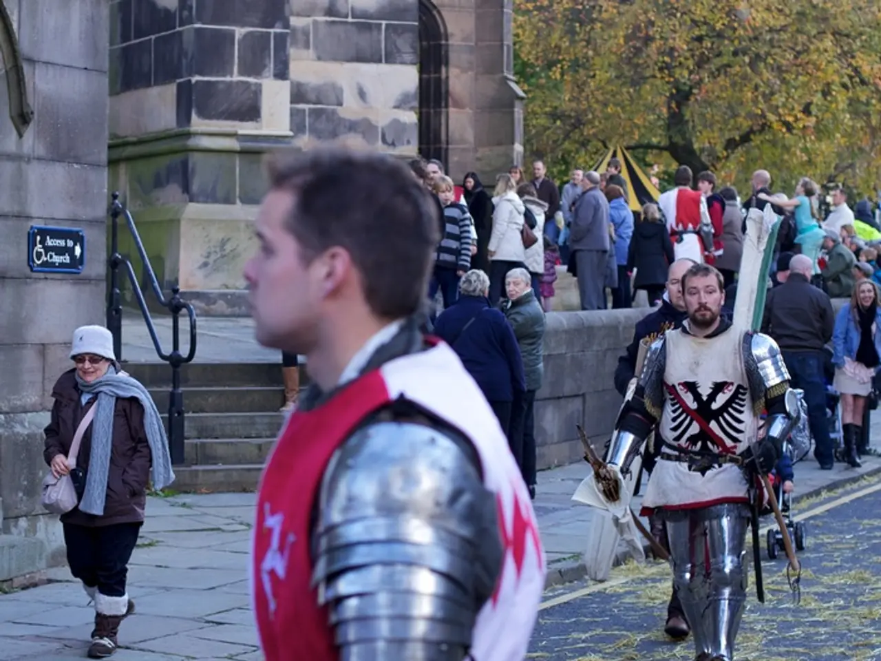 Medieval ambiance at Heusenstamm's castle: knights, crafts, and festive antics on the grounds