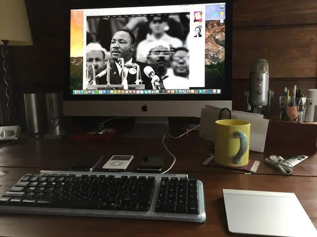 Enhancing Video Conferencing: Benefits and Possibilities of Additional Screens