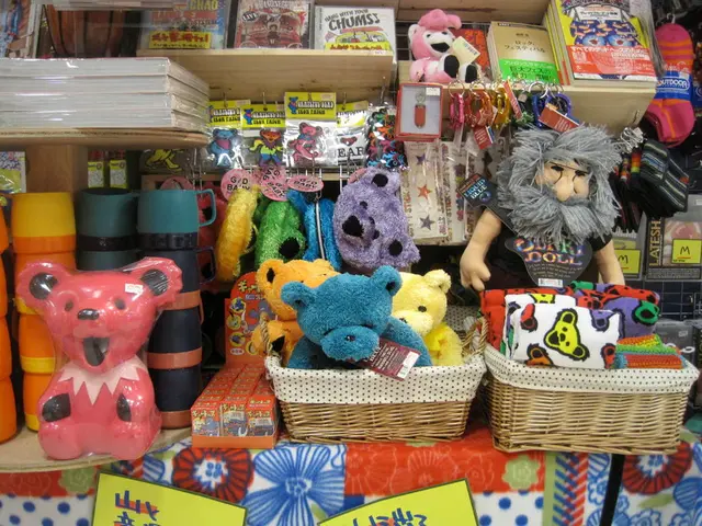 Thirteen Compelling Present Ideas for Your Romantic Partner (Boyfriend) in the Form of Gift Baskets