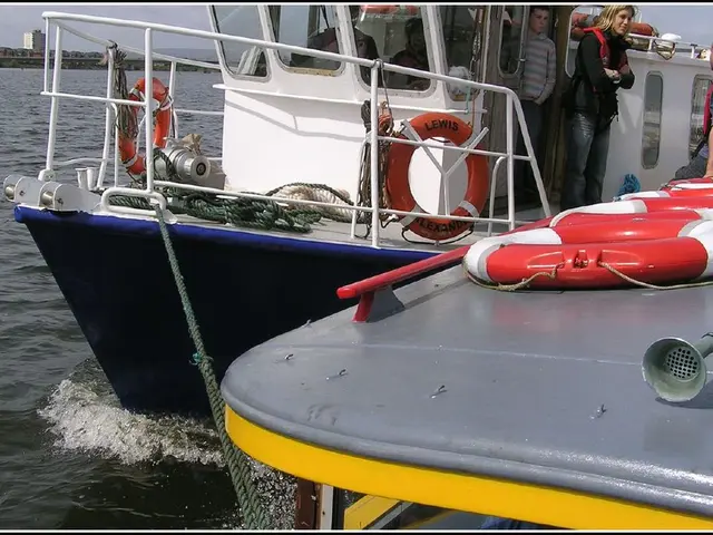 Oceanis 321 Boat Tour: Creative Ideas and Subtle Improvements for a DIY Makeover