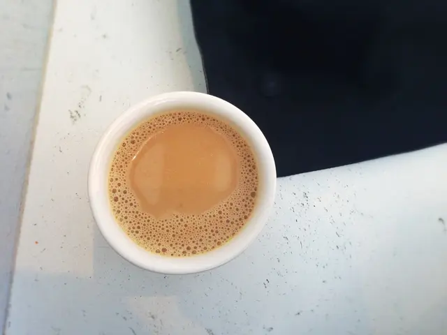 "Expert Tea Taster Discusses the Risks of Preparing Tea in a Microwave"