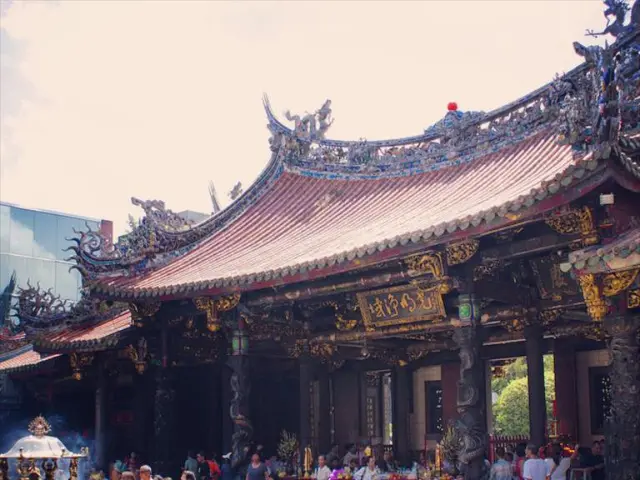 Clothing Service: Kimono Lending