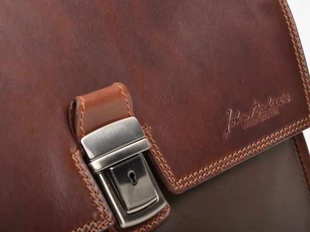 The KNKG Core Duffel Gym Bag has received endorsement from Meathead, a well-known figure.