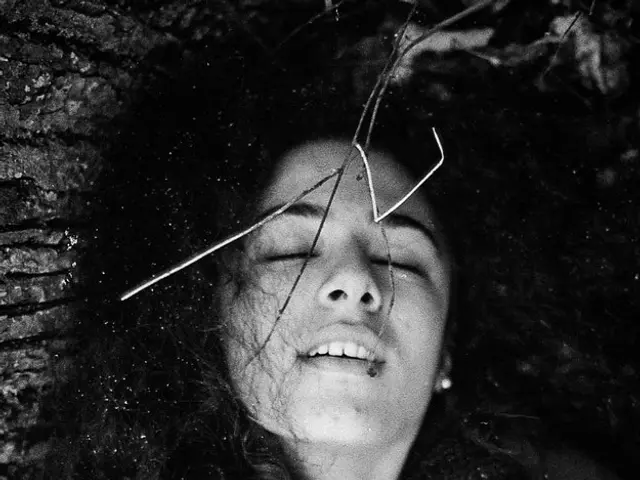 Styling Black Capris for Fall Accordng to a French Girl's Approach