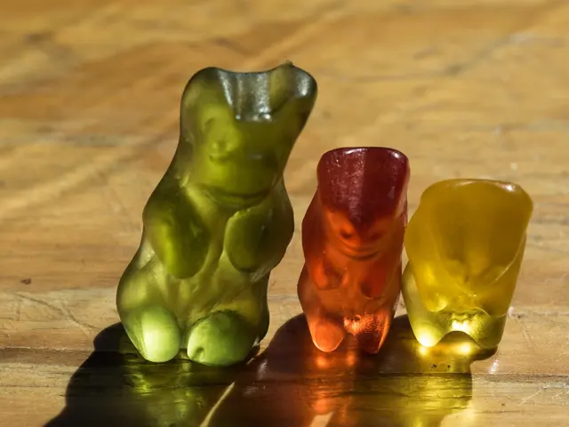 Handcrafted Dolls Emulating "Bridgerton" Characters Using Wooden Spoons as Material