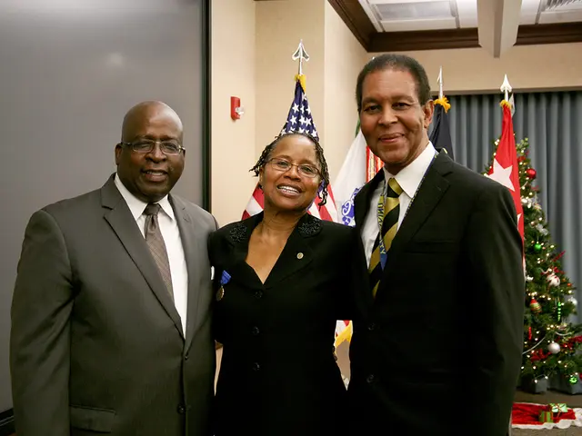 Nine Festive Christmas Tree Decoration Ideas for Inspiration