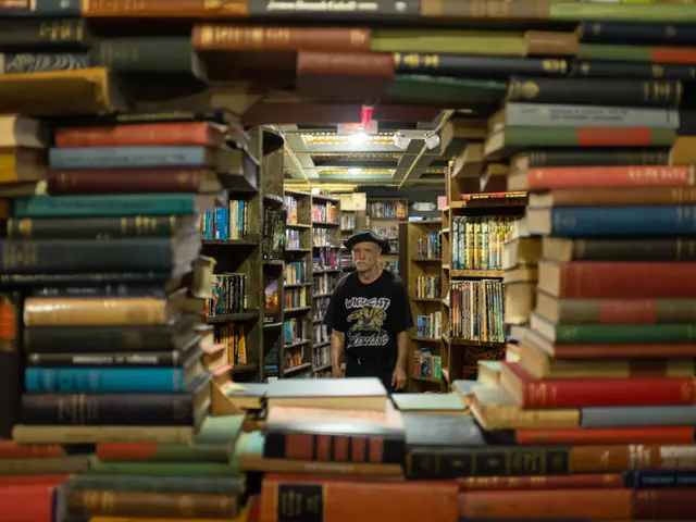 Create Handmade Bookmarks with Fringe: Do-It-Yourself Guidelines and Inspirations