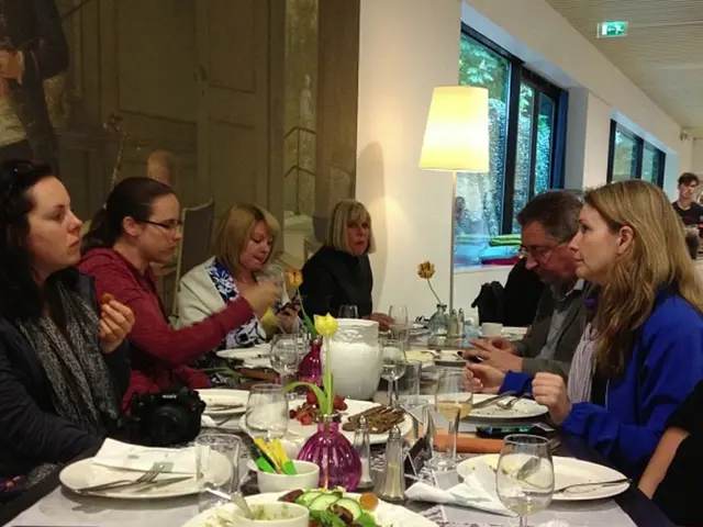 Top 10 Minimalist Living Room Concepts for Modern Elegance in 2024