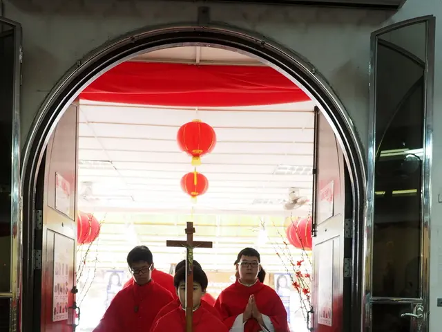 Controversy Leads to Temporary Halt in Contemporary Easter Art Display at Stephansdom